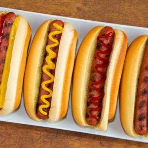 آشنایی با مواد اولیه هات‌داگ‌ها‌؛ راز طعم و بافت این غذای محبوب