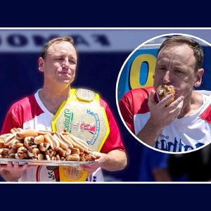 رقابت بلعیدن 83 هات‌داگ در 10 دقیقه!